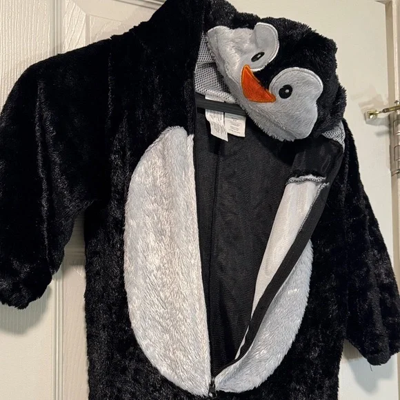 Adorable Penguin Kids Costume - Black and Orange Size 2T and 3T - Picture 4 of 5